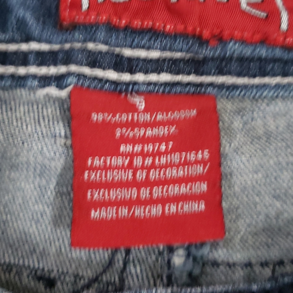 Red Rivet - Picture 4 of 12